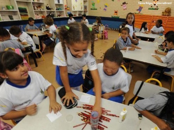 Bolsonaro bloqueia R$ 2,7 bilhões do orçamento da Educação deste ano