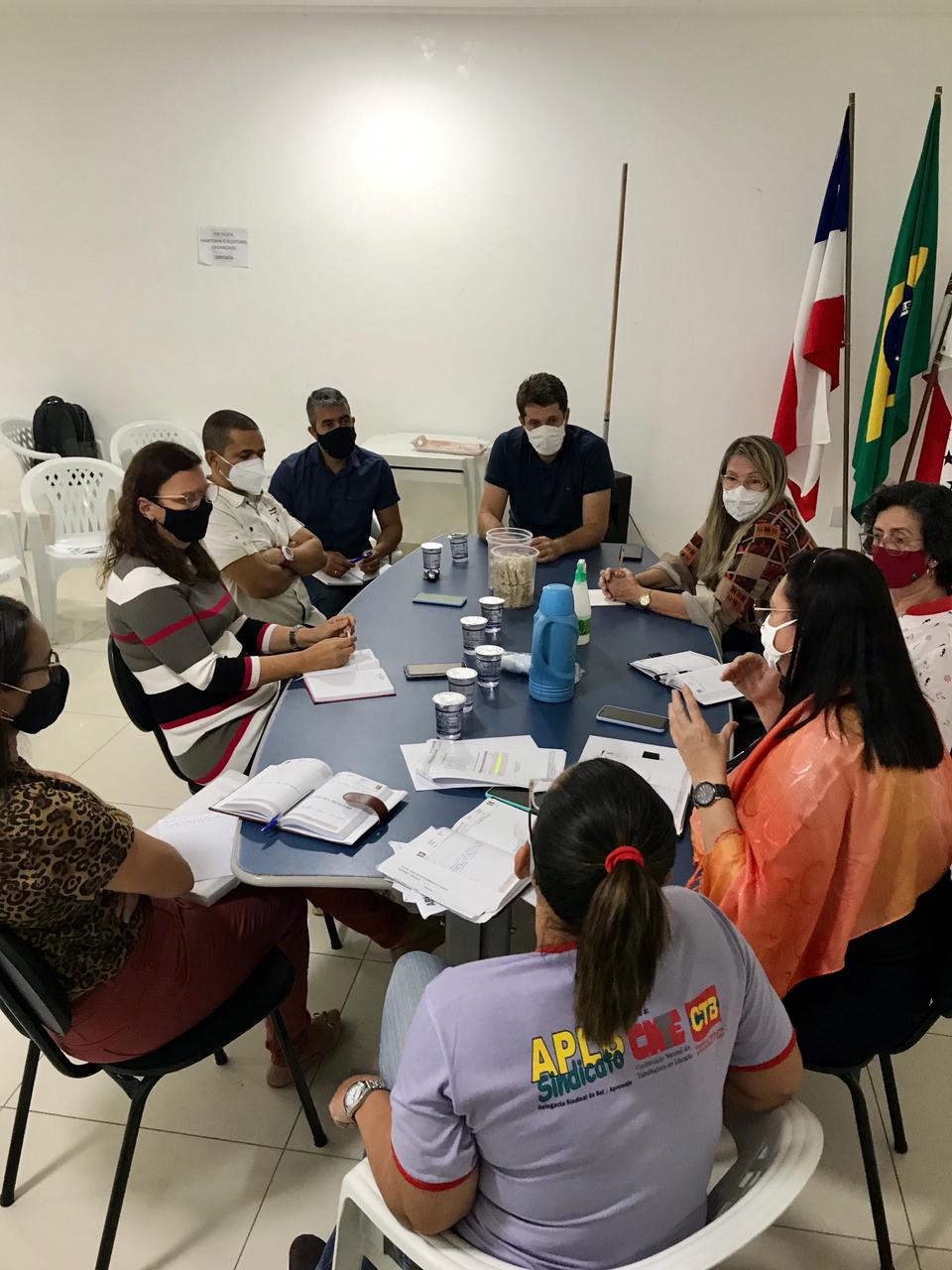 APLB participa de reunião com o Governo e Conselhos Municipais para discutir a fase do Ensino Híbrido