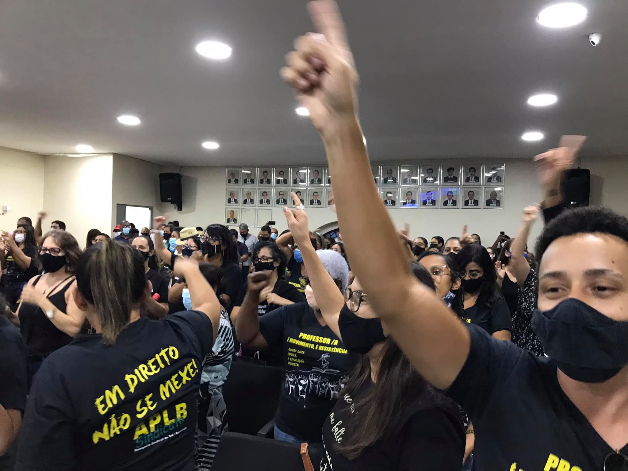 PL 060/2021 é aprovado pela Câmara Municipal de Vereadores e professores da Rede Municipal de Ensino de Jequié repudiam decisão.