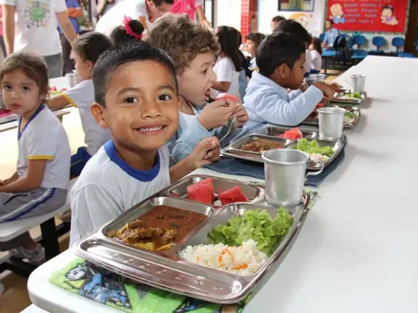 Projeto de Lei prevê alteração no Pnae para incluir segunda refeição para alunos das escolas públicas.
