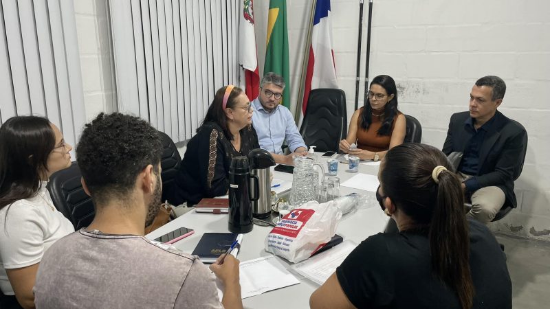 AUDIÊNCIA COM O GOVERNO MUNICIPAL PARA DISCUTIR A PAUTA ECONÔMICA DOS PROFESSORES ACONTECE SEM A PRESENÇA DO PREFEITO.