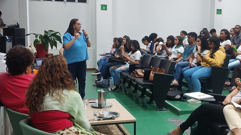 Diretora da APLB-Sindicato debate o tema “Ser-Mulher na Política” em seminário promovido pelo IFBA- Campus de Jequié