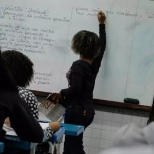 Salário dos professores brasileiros precisaria ser o dobro para alcançar média dos países ricos