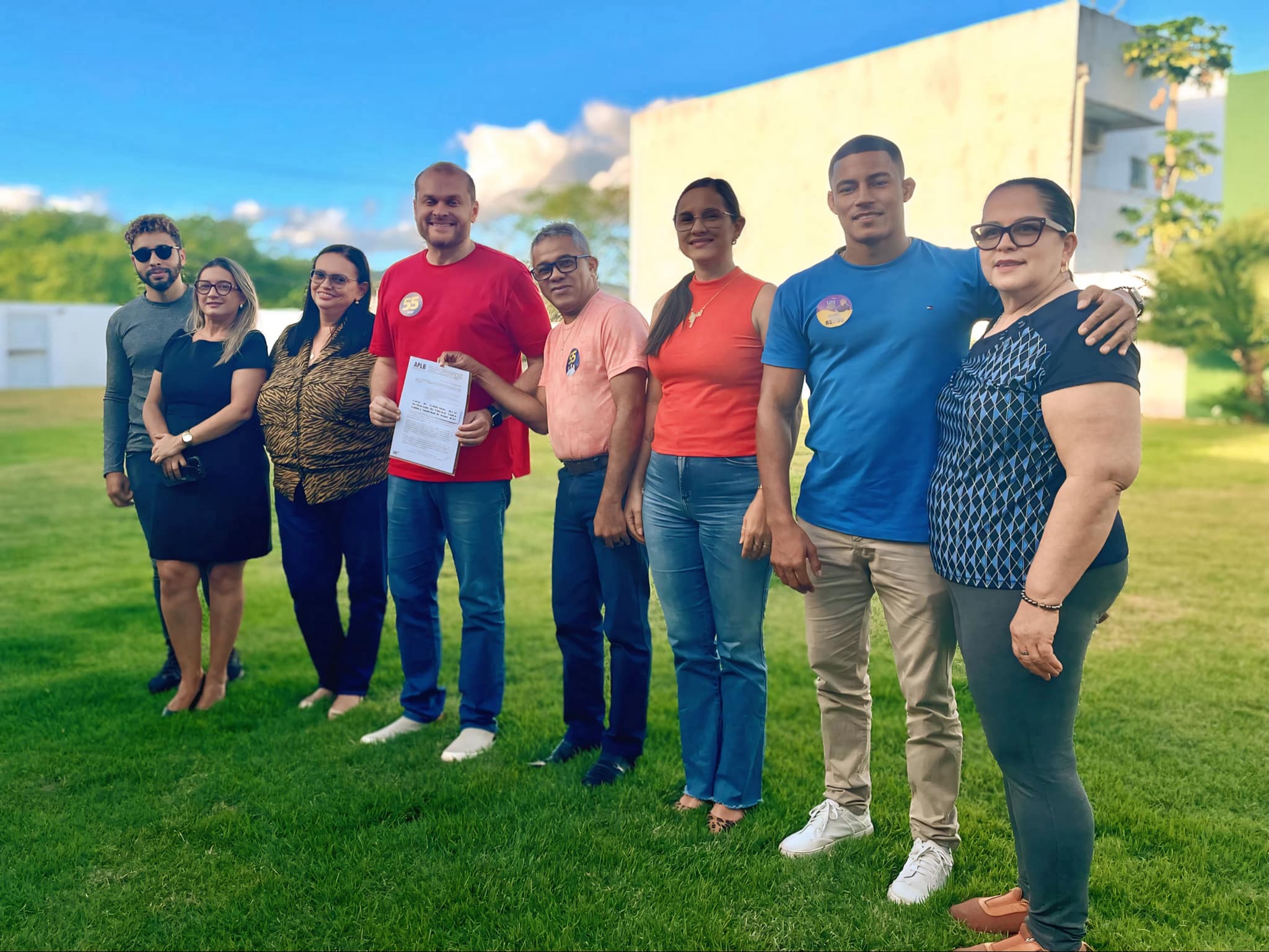 APLB de Jequié faz a entrega da Carta/Compromisso da Educação Pública Municipal ao candidato a prefeito  Alexandre Iossef (PSD) e ao seu vice, Reges Silva (PT).