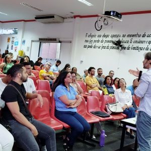 DIRETORES DA APLB DE JEQUIÉ PARTICIPAM DE EVENTO QUE ABORDA SAÚDE MENTAL E EMOCIONAL NA ESCOLA.