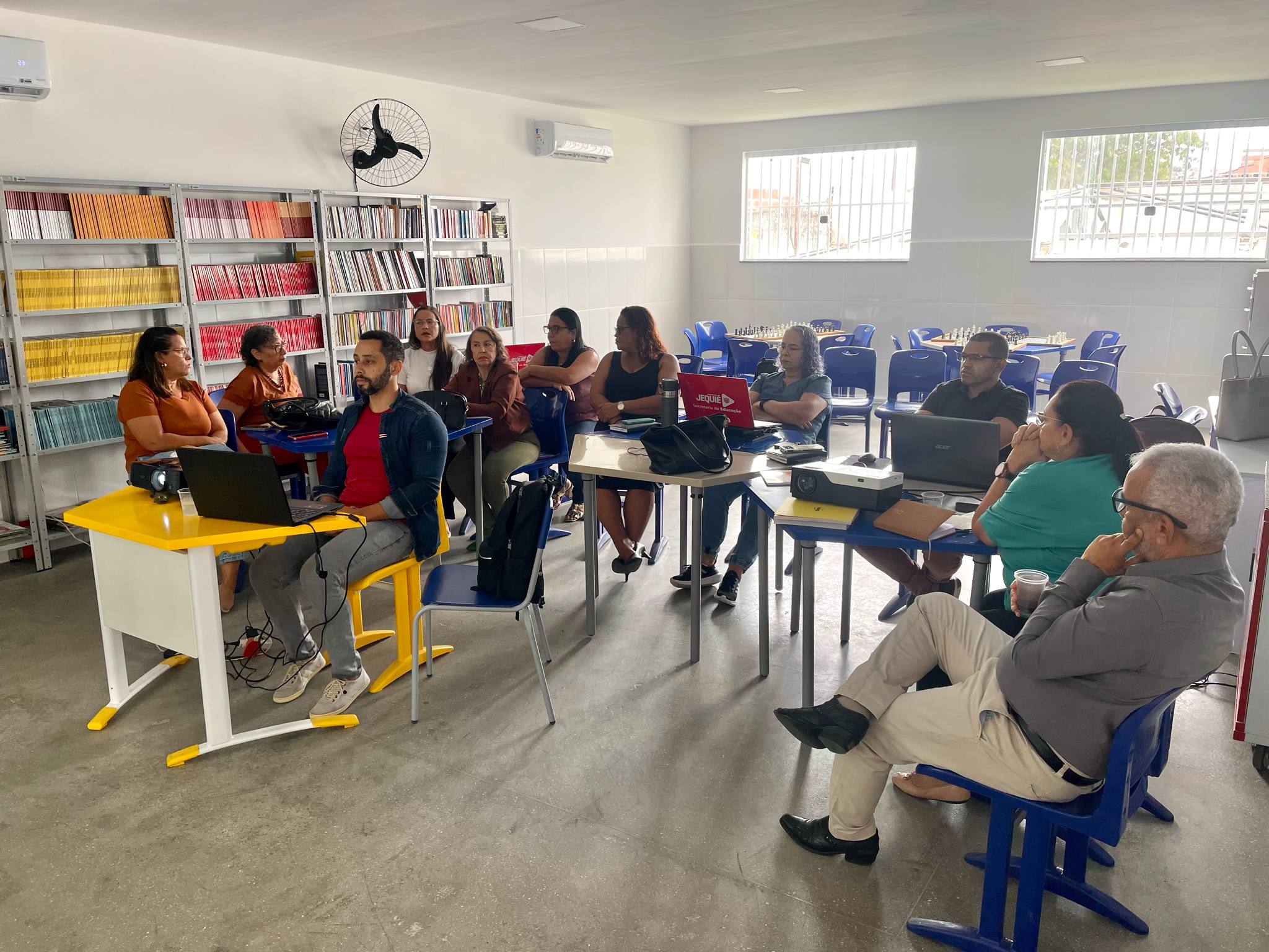 Comissão de Elaboração e Adequação do Estatuto e Plano de Carreira do Magistério Municipal de Jequié se reúne para avaliar a contraproposta apresentada pela Prefeitura.