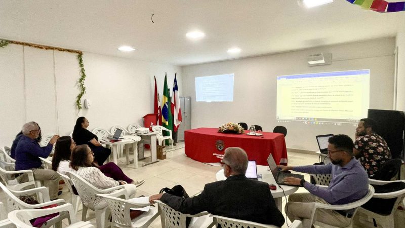 REUNIÃO DA COMISSÃO DO PCR: DISCUSSÃO CENTRAL SOBRE AS PROPOSTAS DE GRATIFICAÇÕES E VANTAGENS PESSOAIS DOS PROFESSORES MUNICIPAIS.