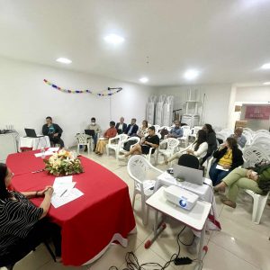 REUNIÃO DA COMISSÃO DO PCR: PLANILHAS DE IMPACTO FINANCEIRO SÃO DISCUTIDAS PARA EVITAR RETROCESSOS NA CARREIRA DOS PROFESSORES MUNICIPAIS.