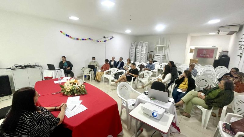 REUNIÃO DA COMISSÃO DO PCR: PLANILHAS DE IMPACTO FINANCEIRO SÃO DISCUTIDAS PARA EVITAR RETROCESSOS NA CARREIRA DOS PROFESSORES MUNICIPAIS.