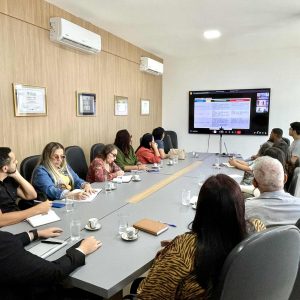 REUNIÃO NA PREFEITURA DE JEQUIÉ DISCUTE AJUSTES DO PROJETO DE PCR DO MAGISTÉRIO MUNICIPAL.