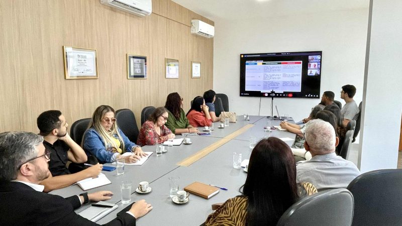 REUNIÃO NA PREFEITURA DE JEQUIÉ DISCUTE AJUSTES DO PROJETO DE PCR DO MAGISTÉRIO MUNICIPAL.