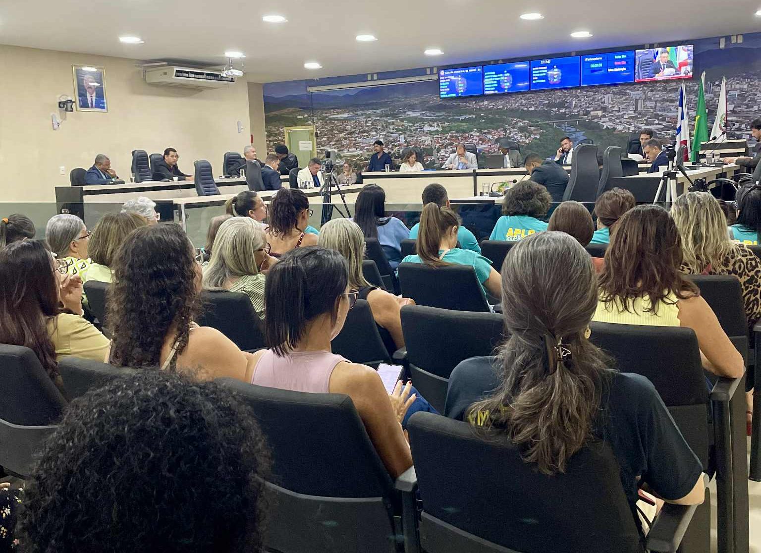 Carreira do Magistério: Projetos de Lei do Estatuto e do PCR são Retirados da Pauta de Votação na Câmara de Jequié