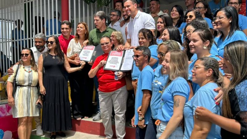 SANÇÃO E PUBLICAÇÃO DO NOVO ESTATUTO E PLANO DE CARREIRA MARCAM DIA HISTÓRICO PARA OS TRABALHADORES EM EDUCAÇÃO DE JEQUIÉ
