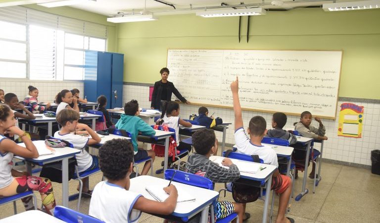 Comissão da Câmara dos Deputados debate isenção do IR para professores da ed. básica e superior