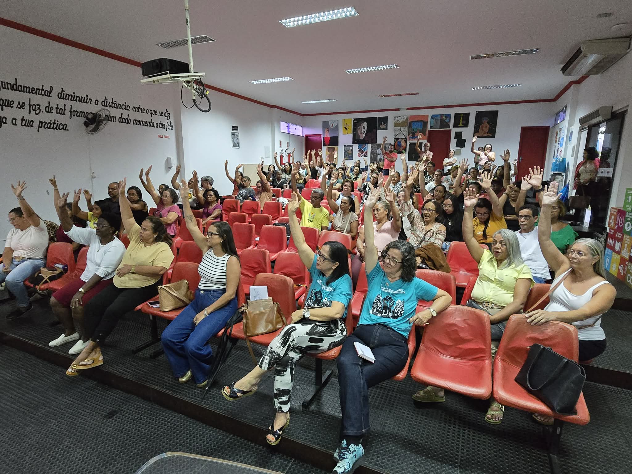 Assembleia dos professores municipais de Jequié discute Piso Salarial de 2026 e estratégias para enquadramento na nova Carreira.