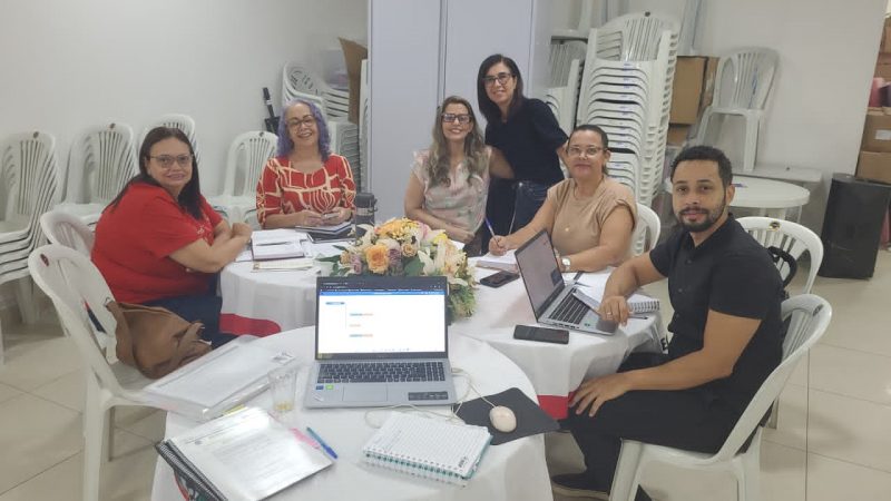 EDUCAÇÃO EM MOVIMENTO: Comissão do Plano de Carreira realiza primeira reunião de trabalho!