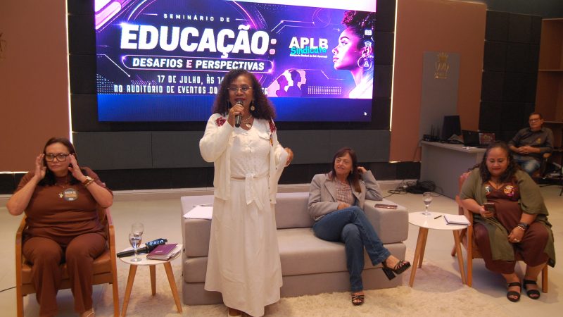 Sucesso de público: Seminário da APLB-Sindicato em Jequié reúne professores e autoridades para debater o futuro da educação