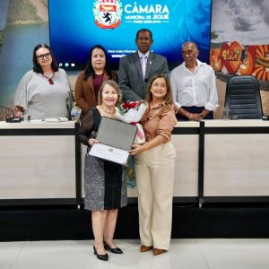 Professora Dilma Santana Miranda recebe Título de Cidadã Jequieense em Sessão Solene na Câmara Municipal